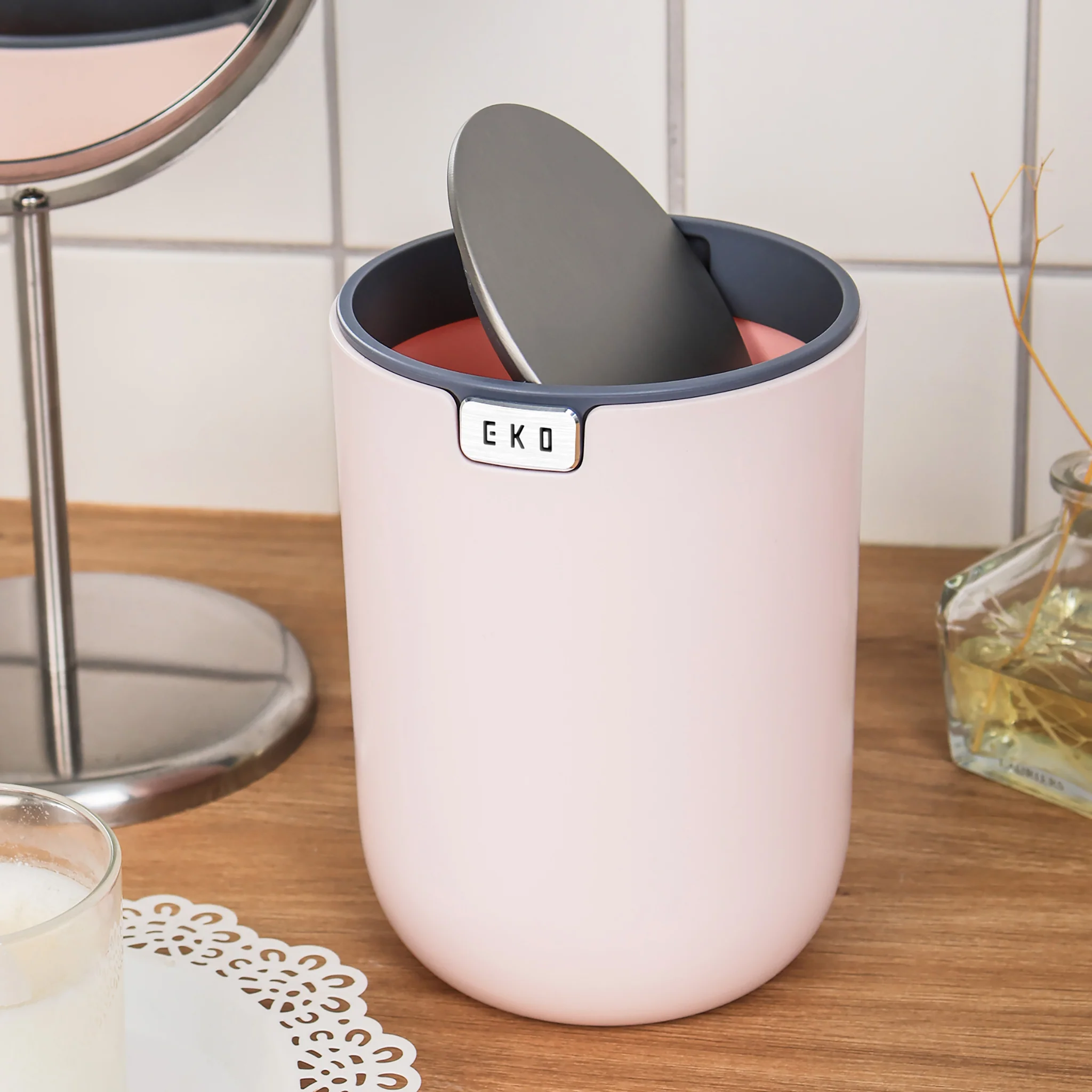 Fandy Table Bin with Swing-Top Lid - Pink 1.5L / 0.4 Gal - Image 4